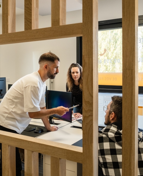 RC2B Image Carrousel 2