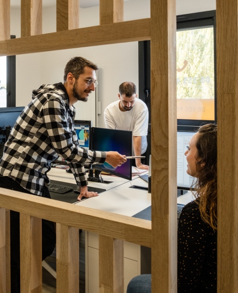 RC2B Image Carrousel 3